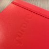 Rood notitieboek met preeg bedrukking