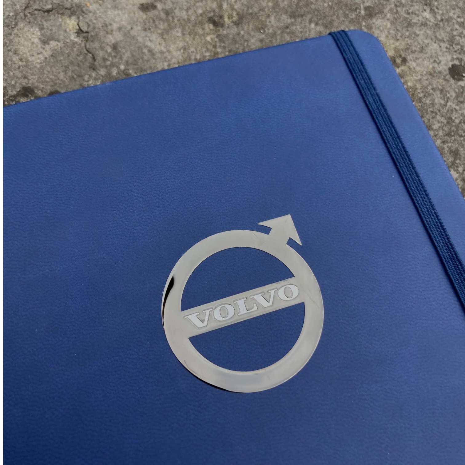 metalized logo volvo zwartzilver