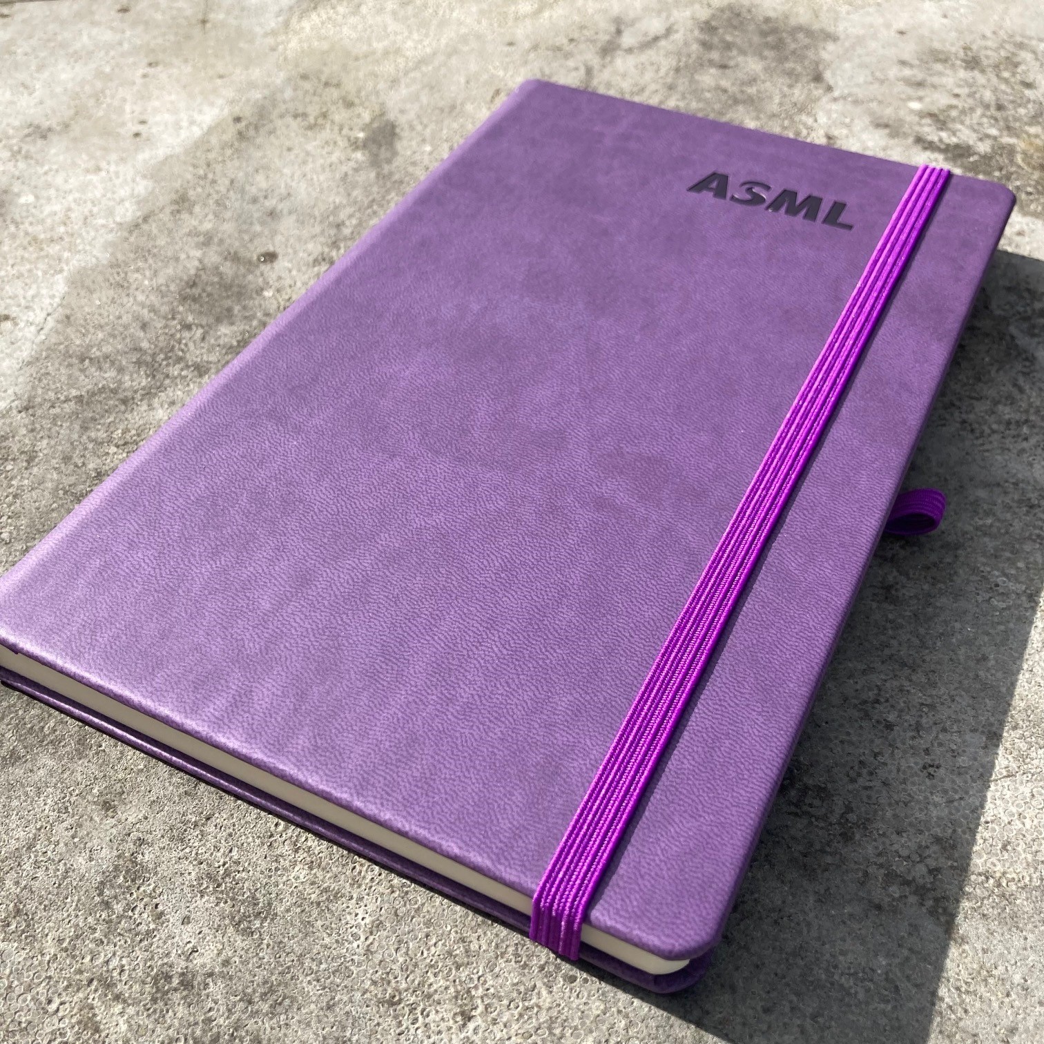 Notitieboek met preeg logo bedrukking - Viva paars