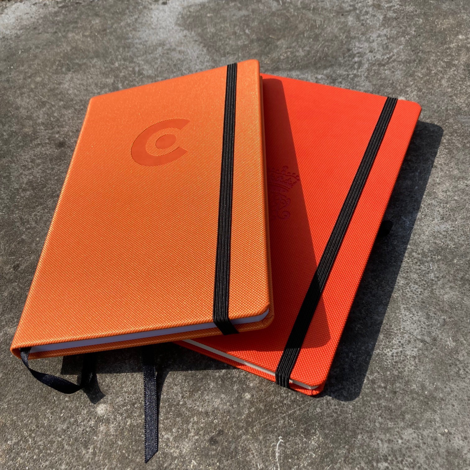 oranje notitieboeken met eigen logo