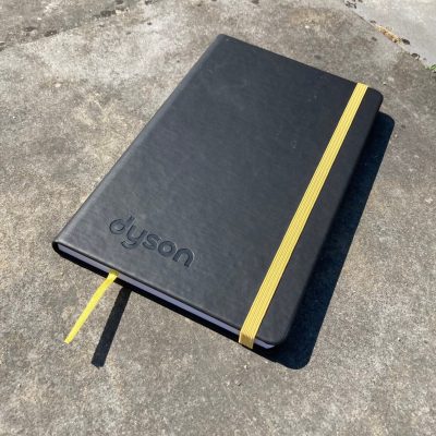 Notitieboek zwart met blinddruk preeglin