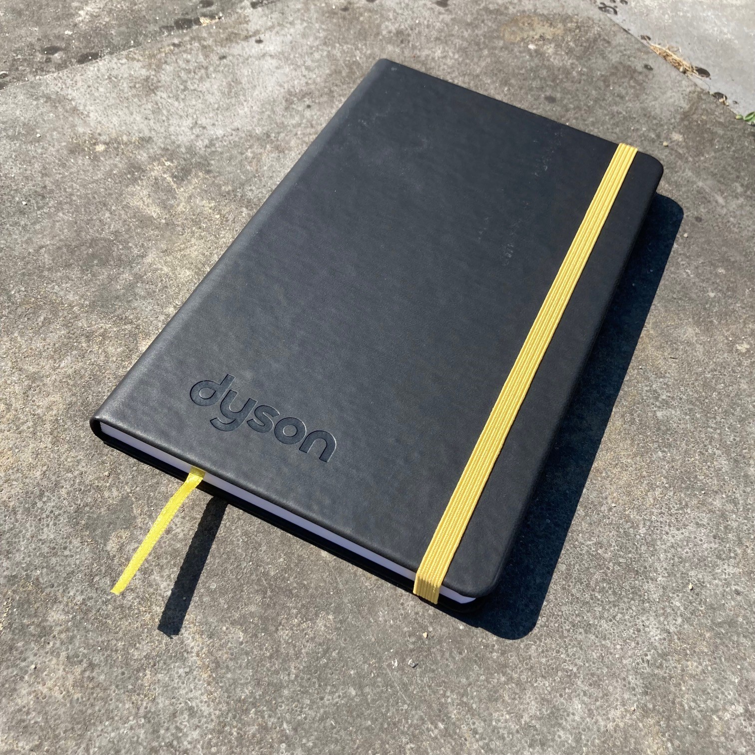 Notitieboek zwart met blinddruk preeglin