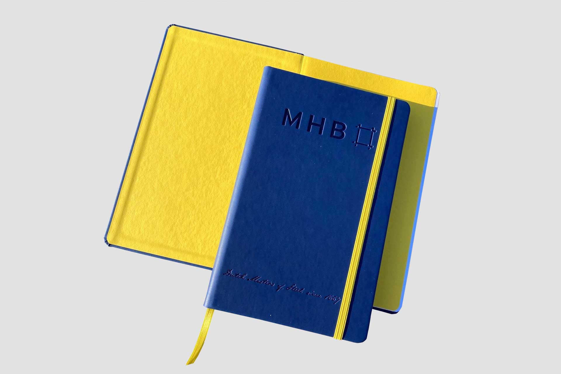 Mix&Match notitieboek opengeslagen en dicht op elkaar